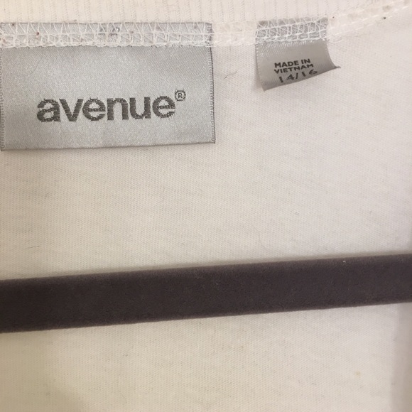 ๐3/$25๐ Avenue Cotton Lace Cardigan - Picture 3 of 8